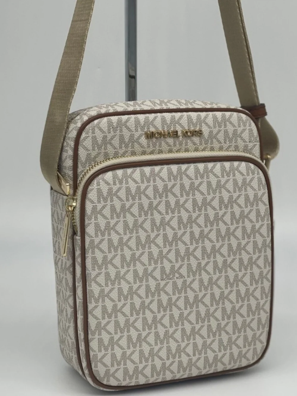 NWT Michael Kors Vanilla JetSet Travel Logo Crossbody Bag